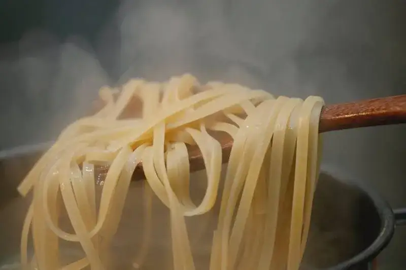 Odgrzewane spaghetti: koniec z suchym! Smak i konsystencja jak nowe