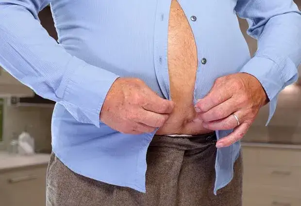 Wzdęcia po jedzeniu: przyczyny, objawy i skuteczne sposoby na ulgę