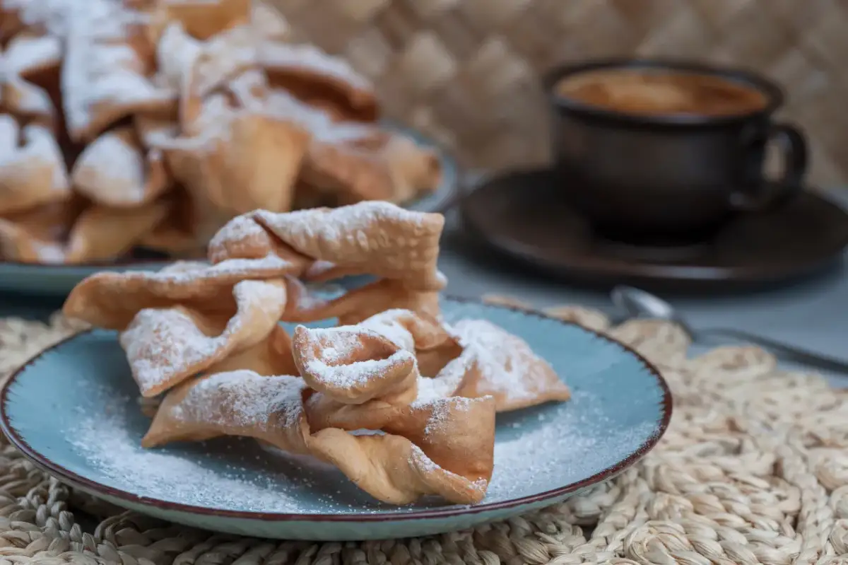 Jak zrobić dietetyczne faworki - zdrowa alternatywa dla tradycyjnych ciastek