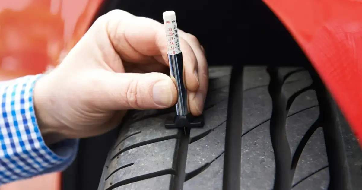 Co ile lat zmieniać opony? Wiek i bieżnik to klucz do bezpieczeństwa