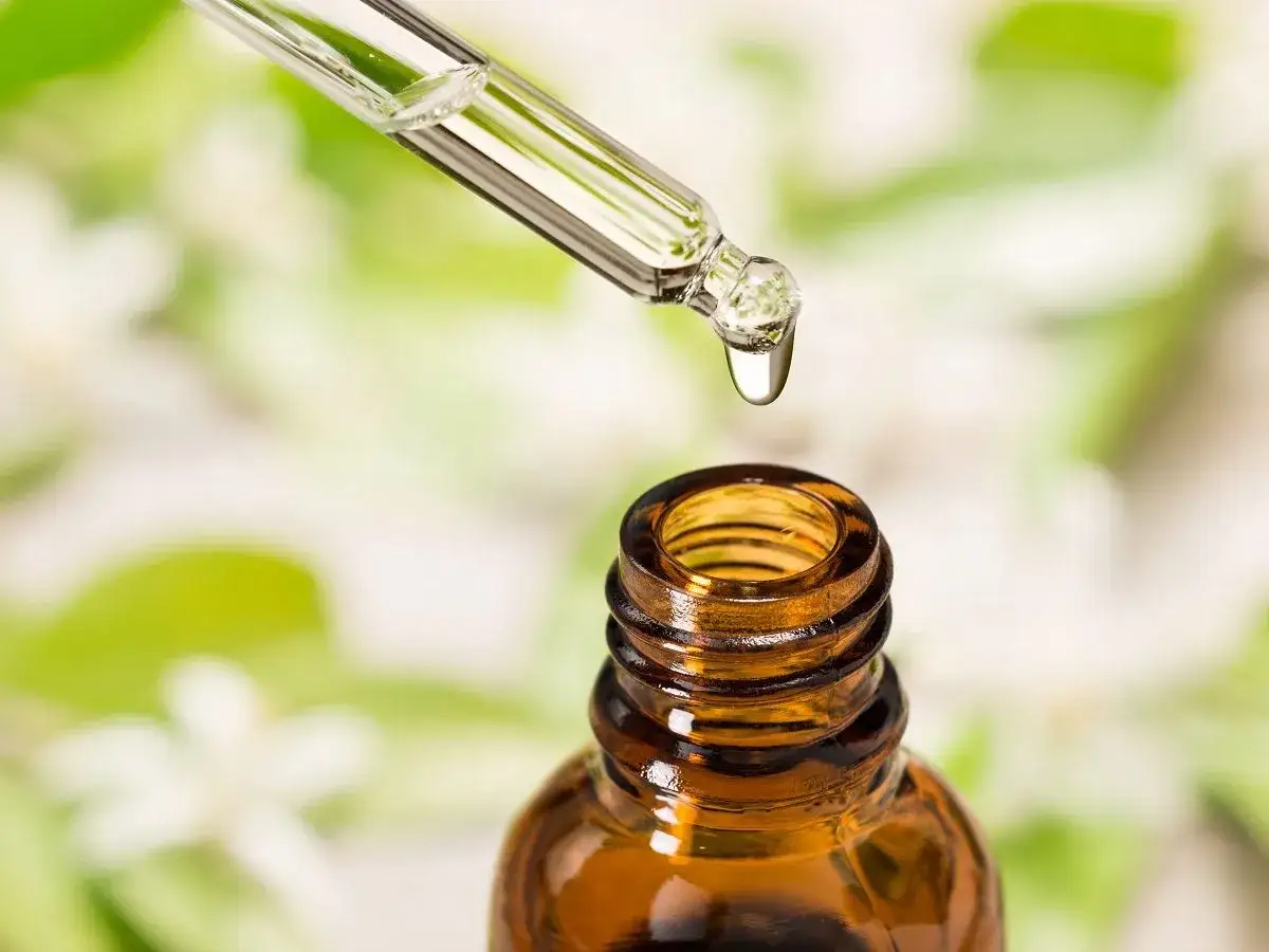 Jak używać olejku kamforowego do ucha, aby uniknąć bólu i dyskomfortu