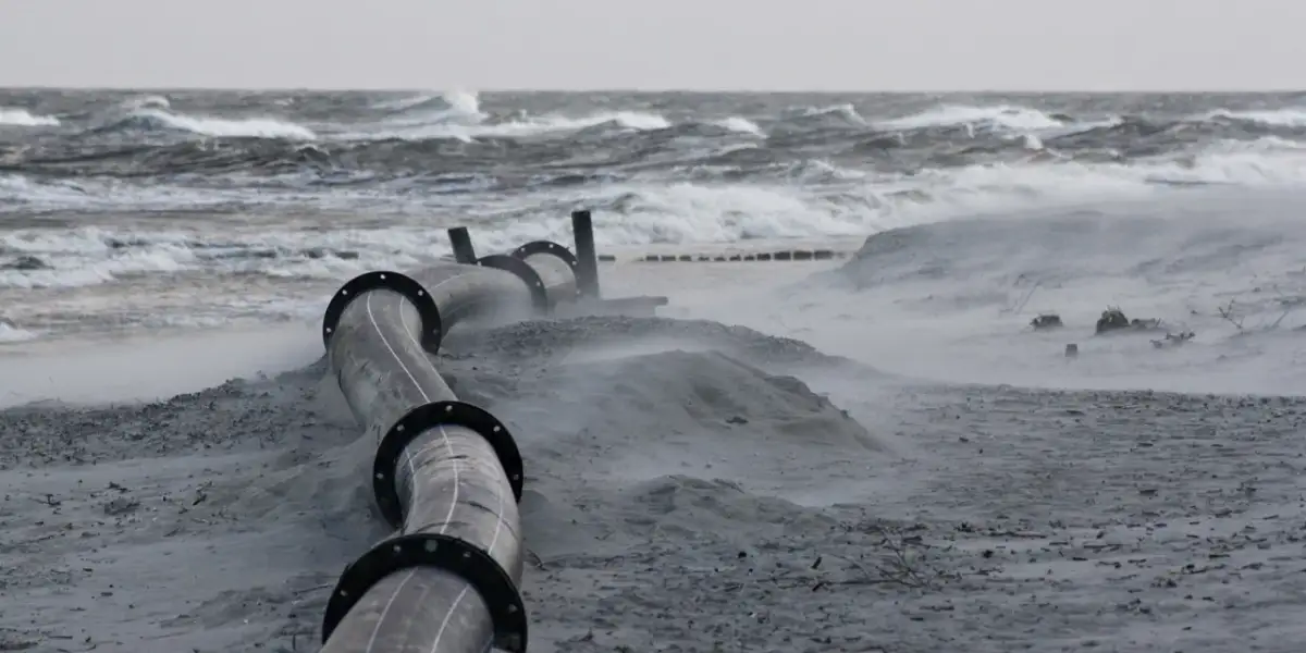 Najsilniejsze sztormy na Bałtyku: Kiedy i jak bezpiecznie je podziwiać?
