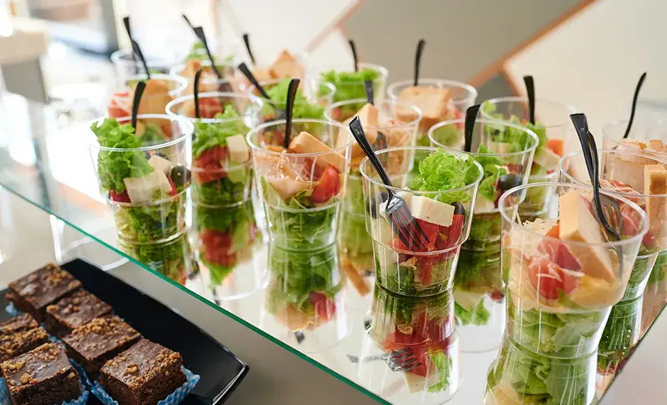 Catering "jak u mamy": Prawdziwy smak tradycji na Twoim stole