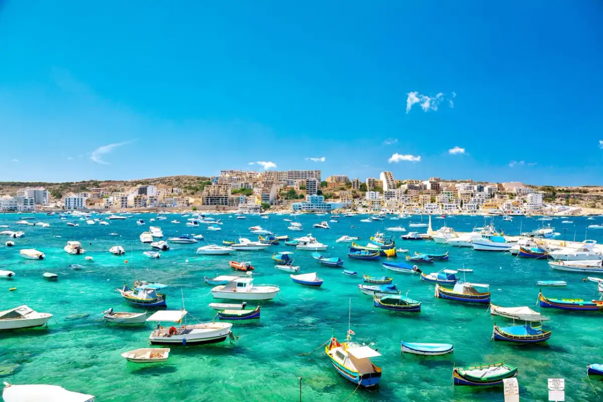 Czy Malta to wyspa czy archipelag? Zaskakujące fakty o Malcie