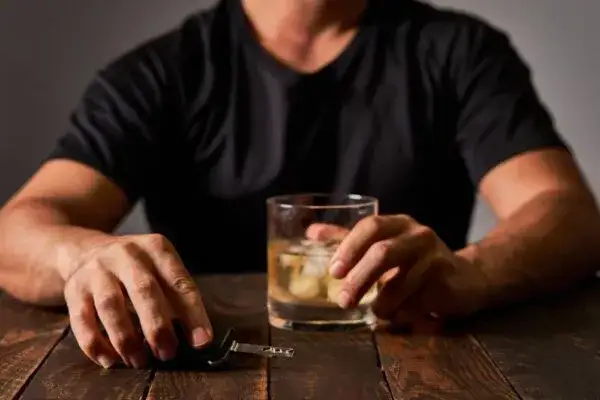 Alkohol a cukier: podnosi czy obniża? Diabetyku, poznaj prawdę!