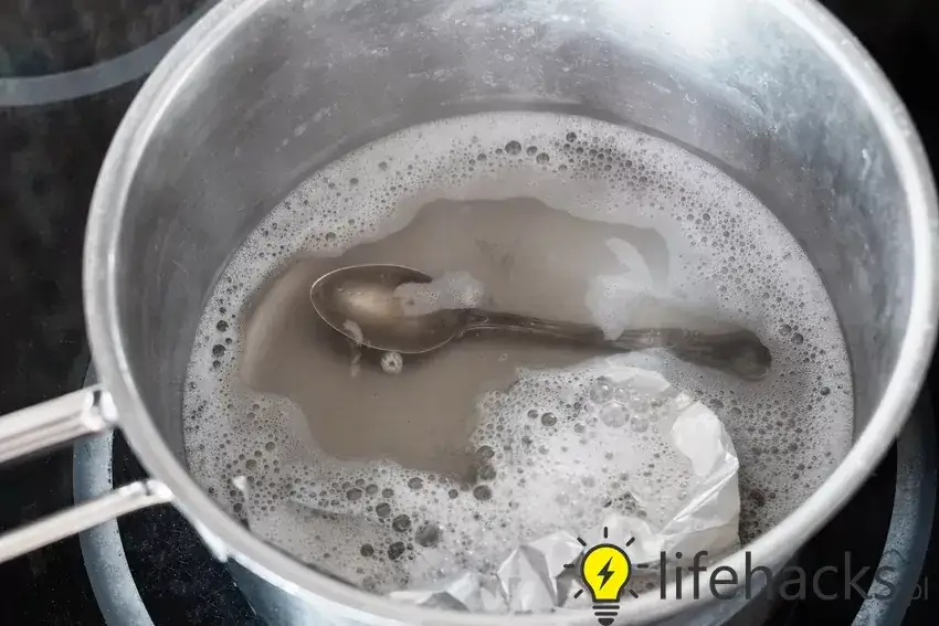 Czyszczenie srebra kwaskiem cytrynowym: Szybki i domowy sposób na blask