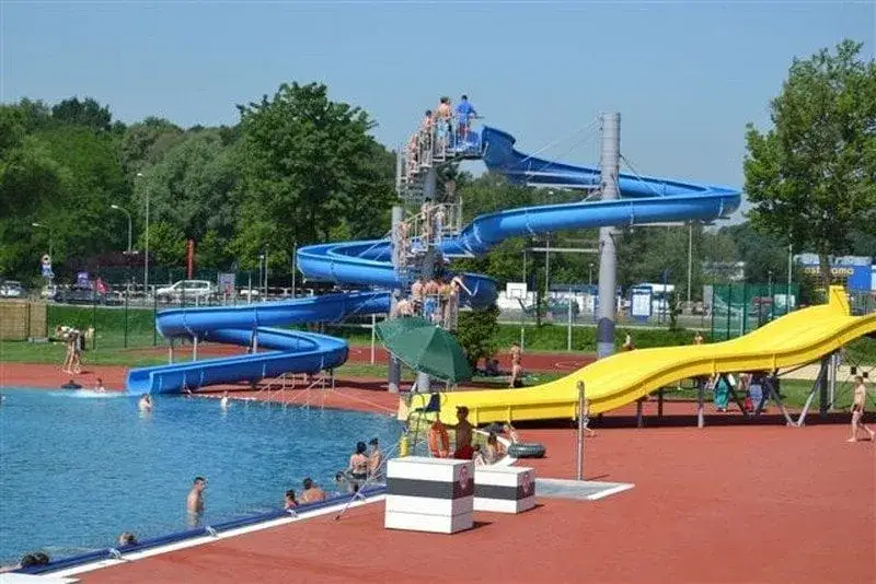 Basen Ruda Rybnik: Fenomen ciepłej wody z elektrowni. Cennik, atrakcje