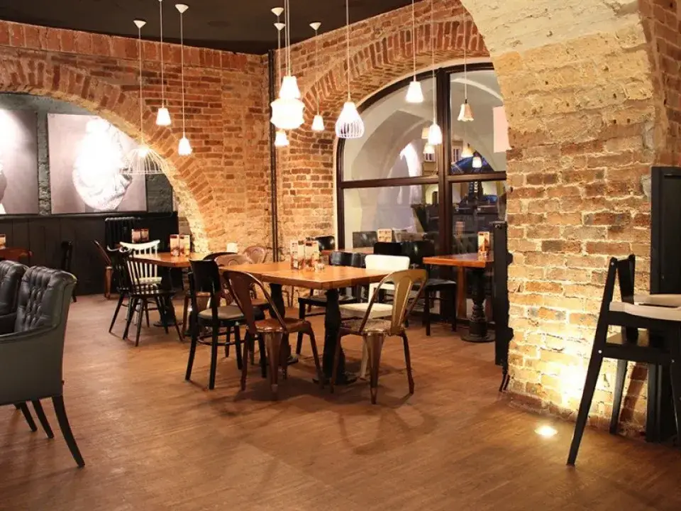 Gdzie zjeść w Jeleniej Górze? Odkryj najlepsze lokale gastronomiczne