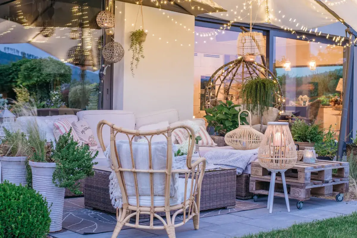 Mały taras jak urządzić: 7 kreatywnych pomysłów na aranżację przestrzeni