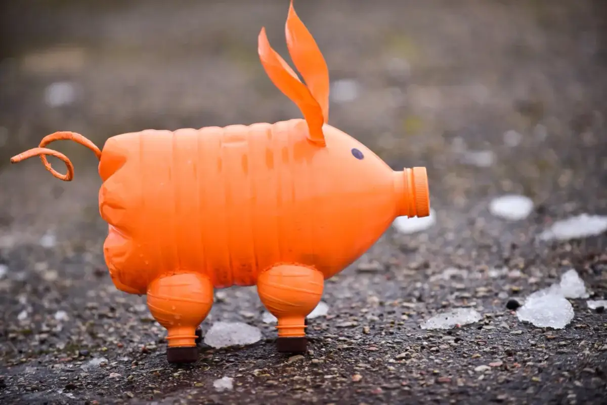 Co zrobić z butelek: 10 kreatywnych pomysłów na ich wykorzystanie