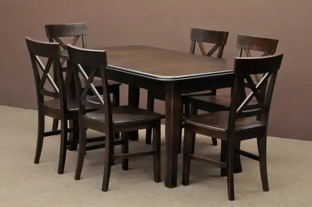 Jakie krzesła do stołu wenge wybrać, aby uniknąć błędów aranżacyjnych?