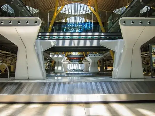 Jak dojechać z lotniska Madryt do centrum - najtańsze opcje transportu