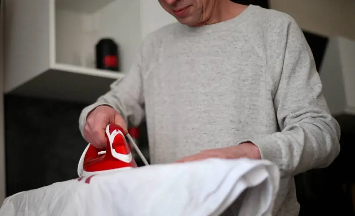 Jak usunąć nadruk z bluzy? Skuteczne i bezpieczne domowe metody