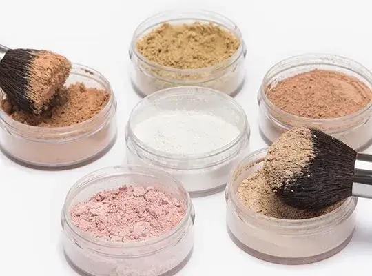 Inglot puder rozświetlający - poznaj jego rodzaje, ceny i zastosowanie