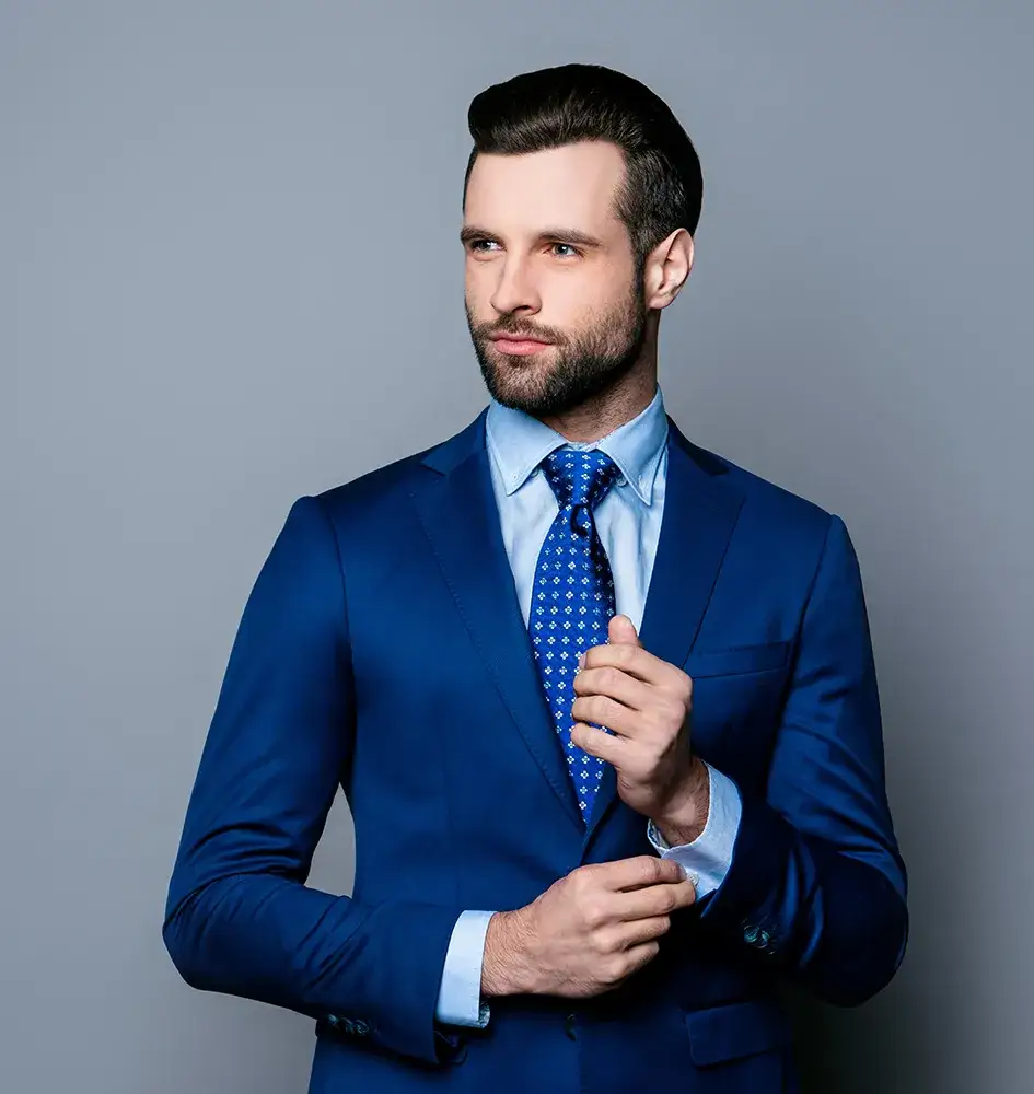 Jaka koszula i krawat do granatowego garnituru? 5 stylowych porad