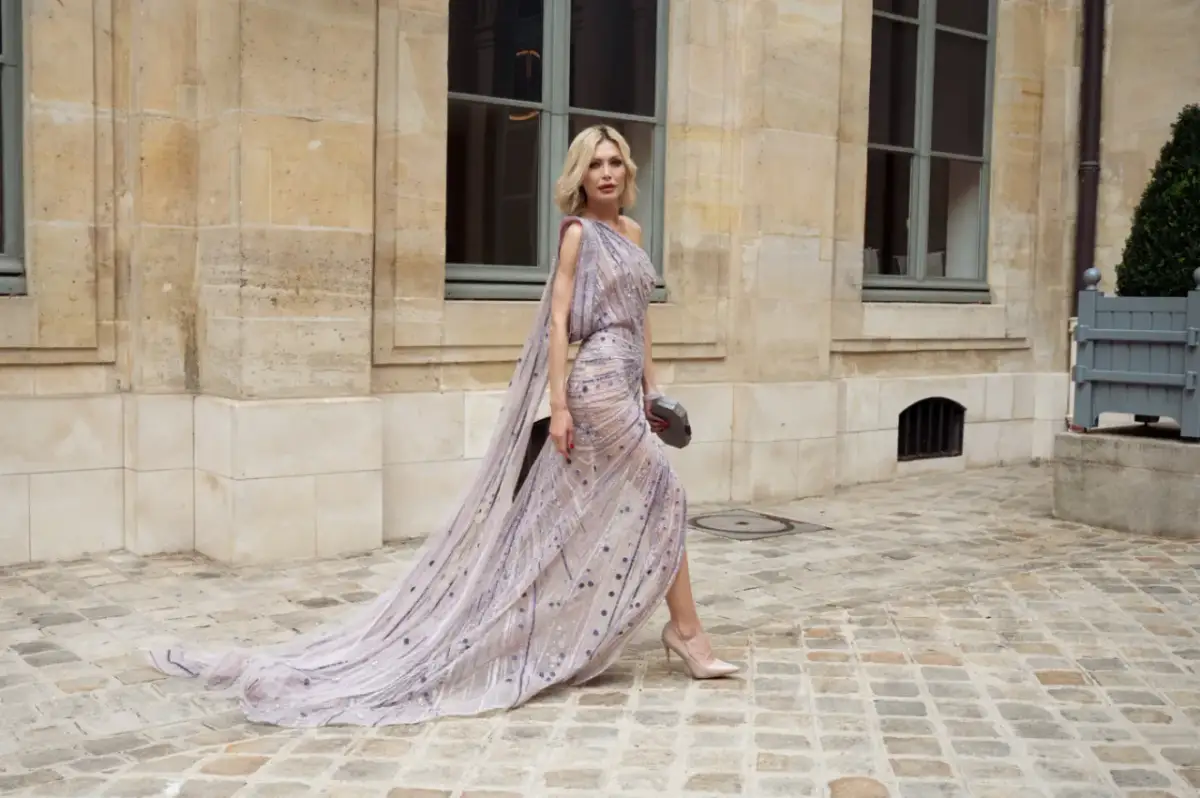 W czym na wesele po 40? Eleganckie stylizacje, które zachwycą