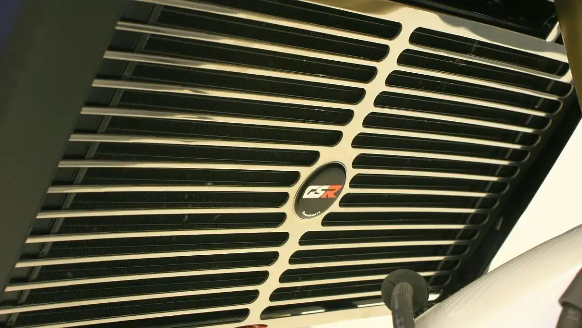 Co to jest chłodnica i jak może uratować Twój silnik przed przegrzaniem