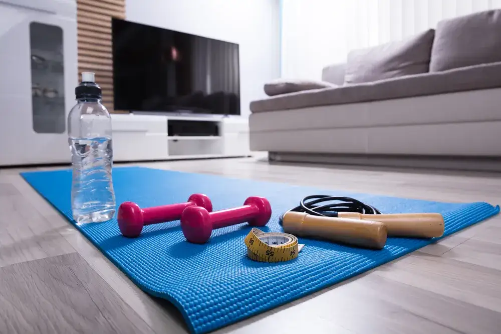 Skuteczne ćwiczenia w domu bez sprzętu – zacznij już dziś!