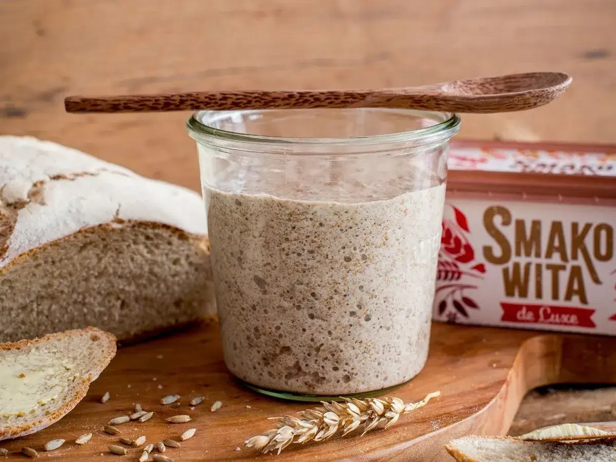 Ile zakwasu na 1 kg mąki? Klucz do idealnie wyrośniętego chleba
