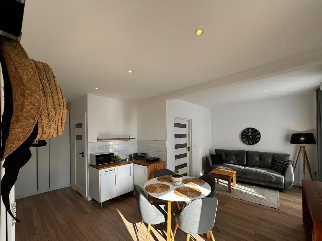 Koliber Karwia: Wygodne noclegi blisko plaży i morza