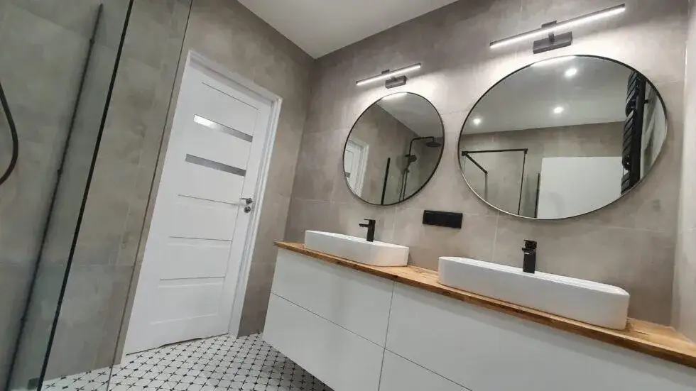 Remont łazienki: Odświeżenie czy generalny? Plan, koszty, trendy 2026