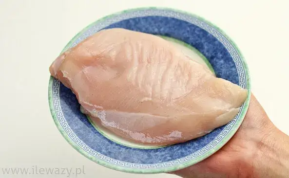 Ile kalorii ma pierś z kurczaka? Zaskakujące kalorie po obróbce!
