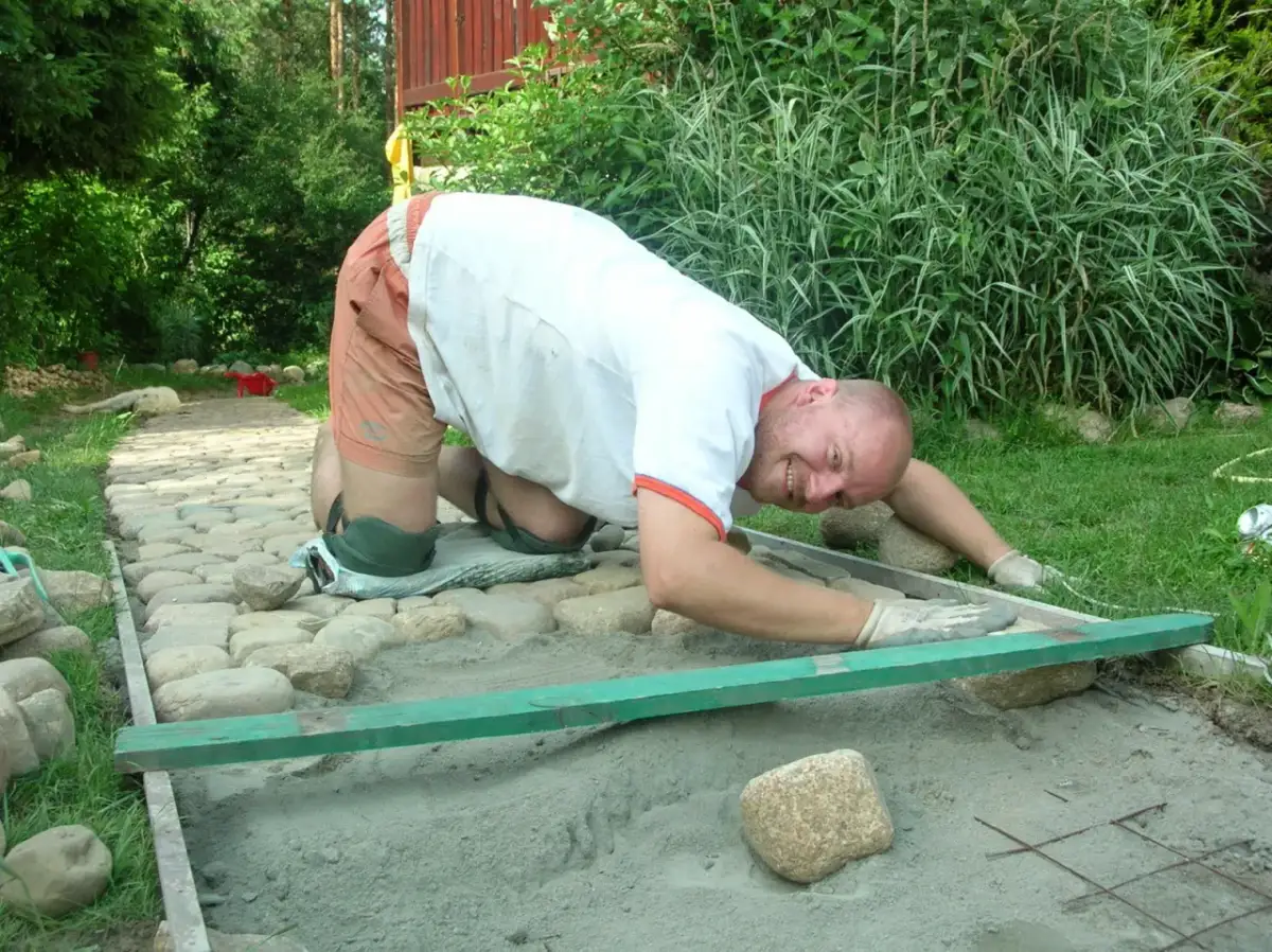 Jak zrobić chodnik z kamienia polnego - uniknij najczęstszych błędów