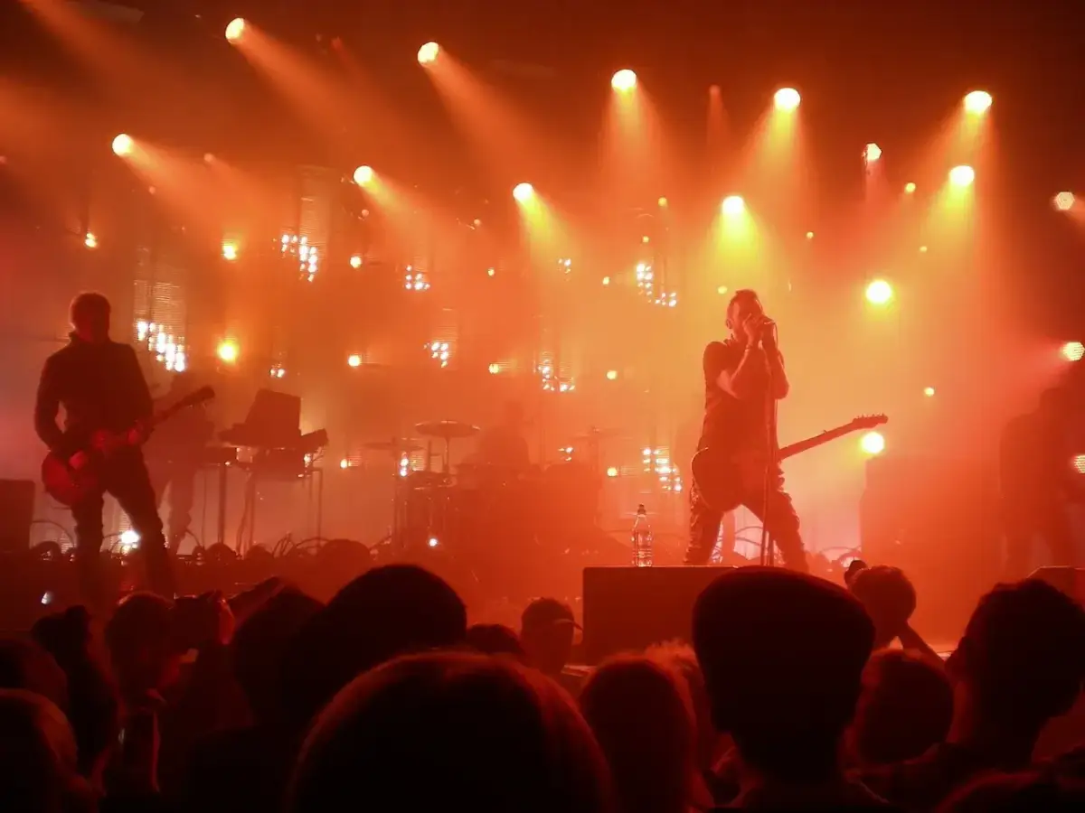 Alternatywna muzyka elektroniczna: odkryj jej tajemnice i artystów