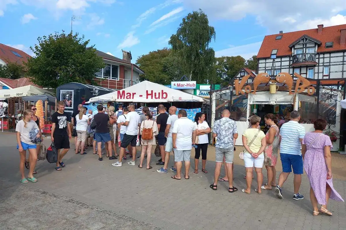 Gdzie zjeść w Ustce? Najlepsze miejsca na smaczną rybę i nie tylko