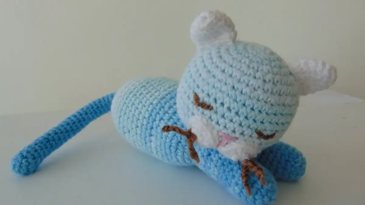 Jak zrobić kotka na szydełku - krok po kroku do uroczej zabawki