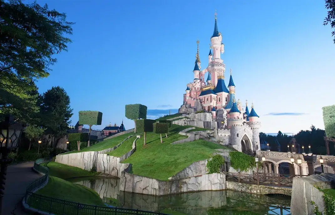 Gdzie jest Disneyland? Poznaj 6 parków i wybierz swój idealny!