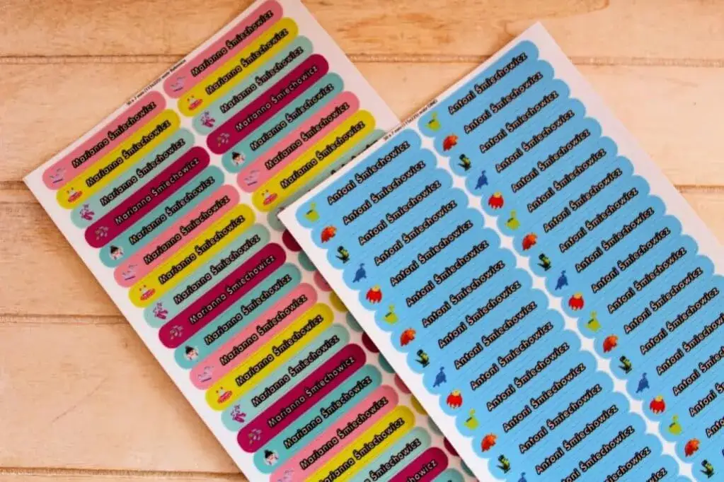 Oznaczanie rzeczy do przedszkola: Jak podpisać wszystko trwale i sprytnie?