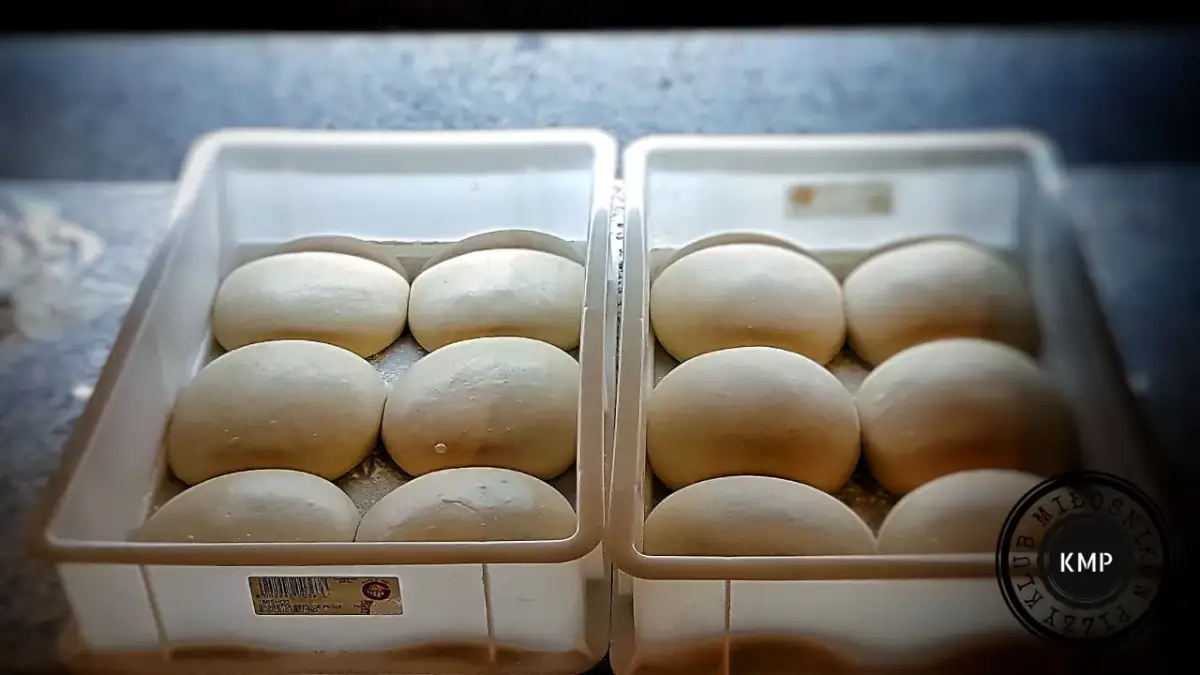 Ile powinno wyrastać ciasto na pizzę? Od 1,5 do 72h