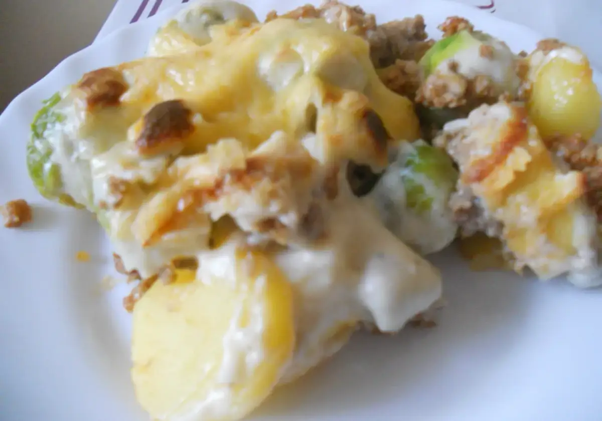 Jak zrobić idealną zapiekankę ziemniaczaną z sosem beszamelowym?