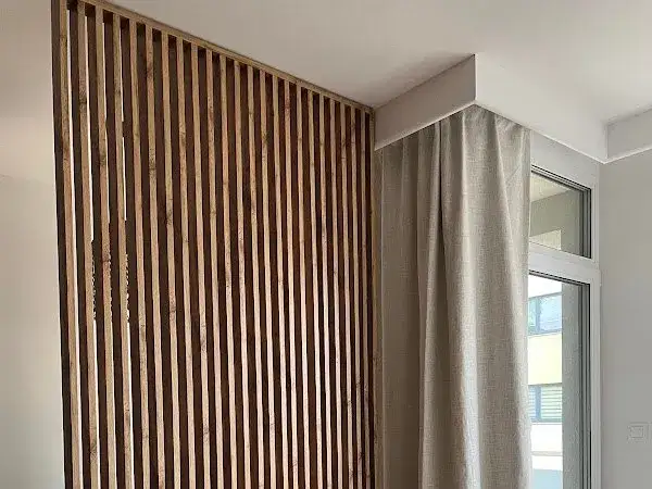 Jak zabudować karnisz i uniknąć nieestetycznych elementów w wnętrzu