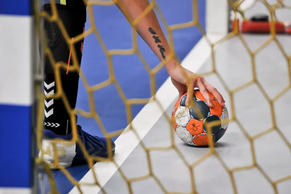 Ile trwa mecz piłki ręcznej? Czas gry, przerwy i dogrywki