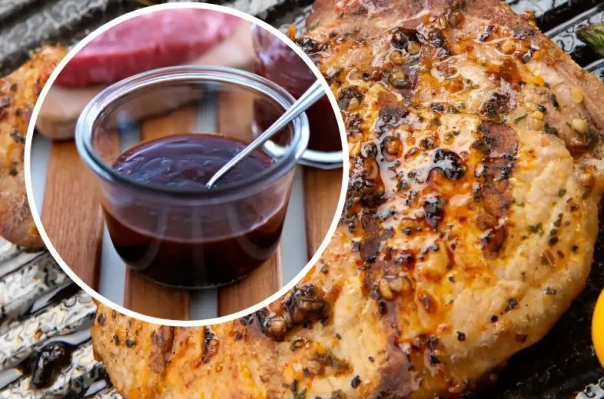 Soczysty schab z grilla, polany ciemnym sosem BBQ, czeka na degustację. Idealny na letnie wieczory.