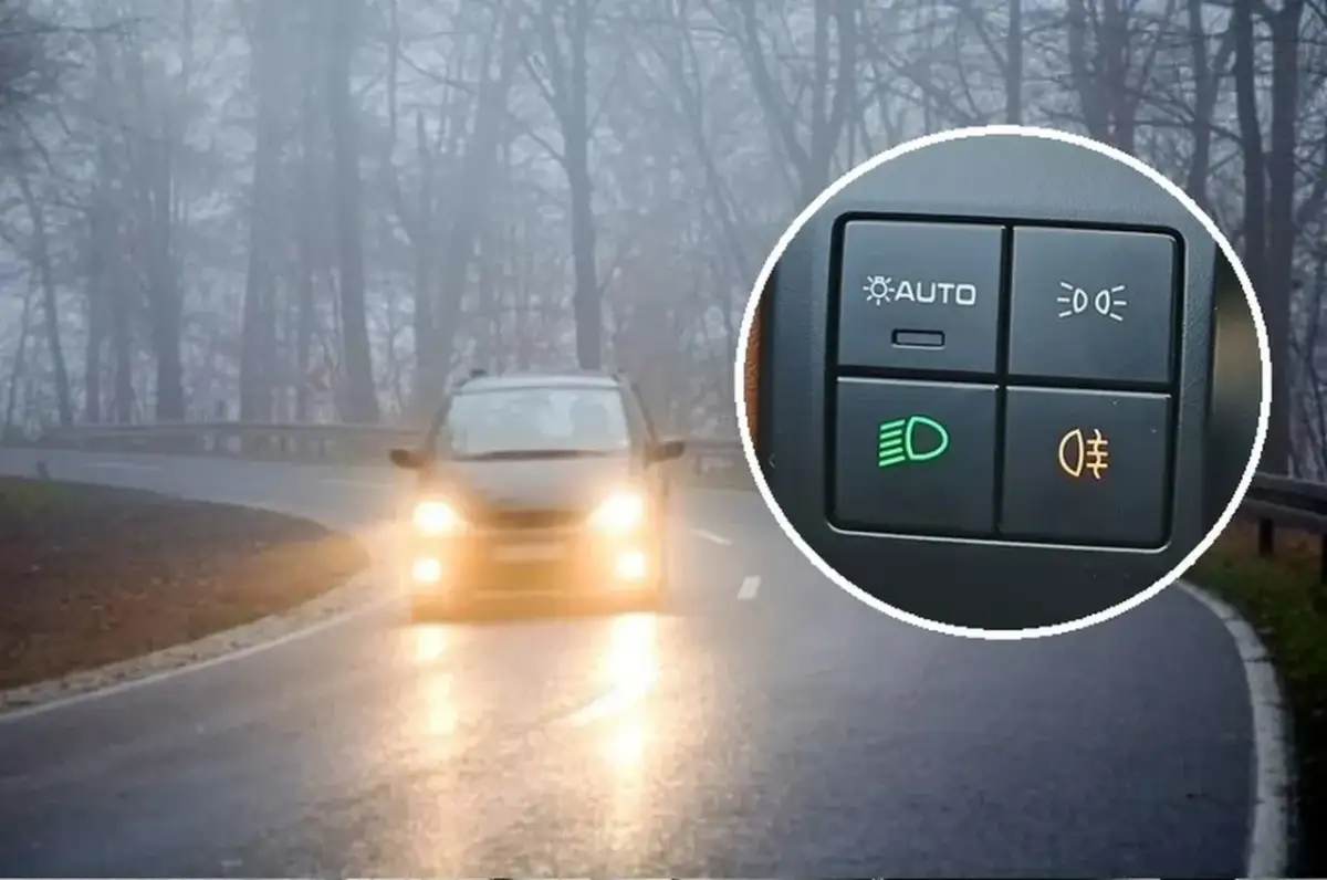 Włączone światła przeciwmgielne poprawiają widoczność na mglistej drodze. Widoczny przycisk z ikoną mgły sugeruje ich użycie.