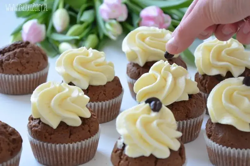 Krem do babeczek bez mascarpone: Sekrety stabilnych dekoracji