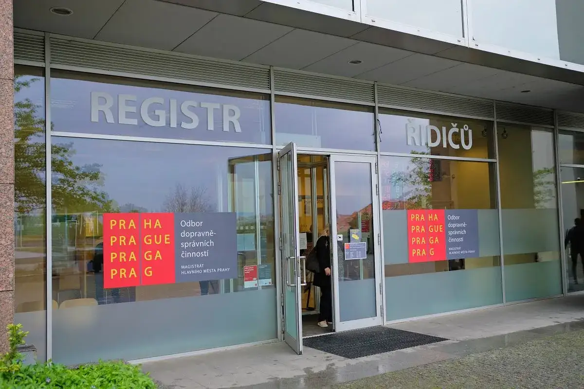 Prawo jazdy w Czechach: Czy warto? Legalność, koszty, pułapki