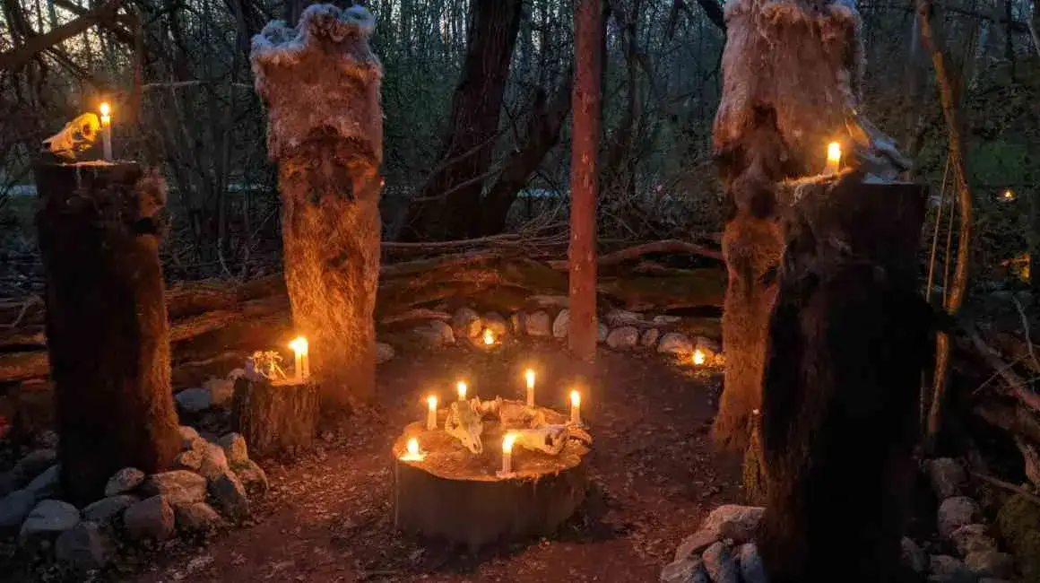 Czarna świeczka znaczenie: Odkryj jej moc i zastosowanie w magii