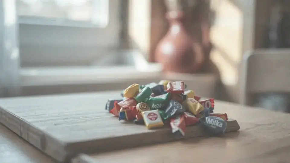 Ile kalorii ma jeden cukierek czekoladowy? Zaskakujące różnice!