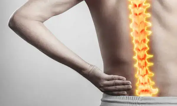 Kto leczy kręgosłup? Poznaj specjalistów i uniknij bólu pleców