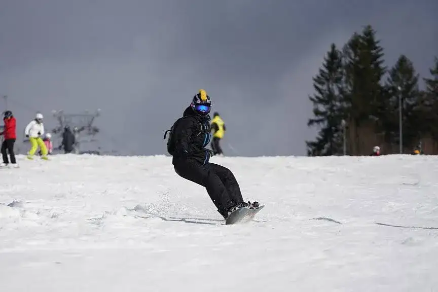 Gdzie na snowboard w Polsce dla początkujących - najlepsze stoki i szkoły