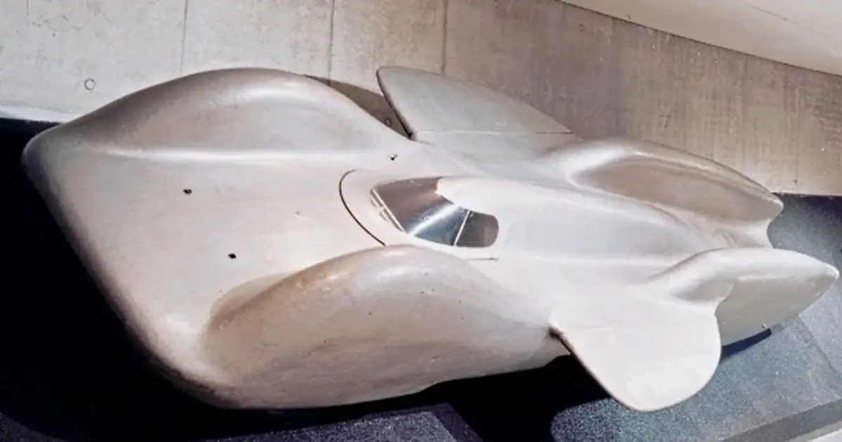 Aerodynamiczny Mercedes T80, zaprojektowany do osiągnięcia rekordowej prędkości.