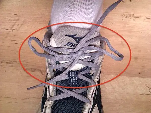 Jak wiązać buty do biegania? Rozwiąż ból i dyskomfort