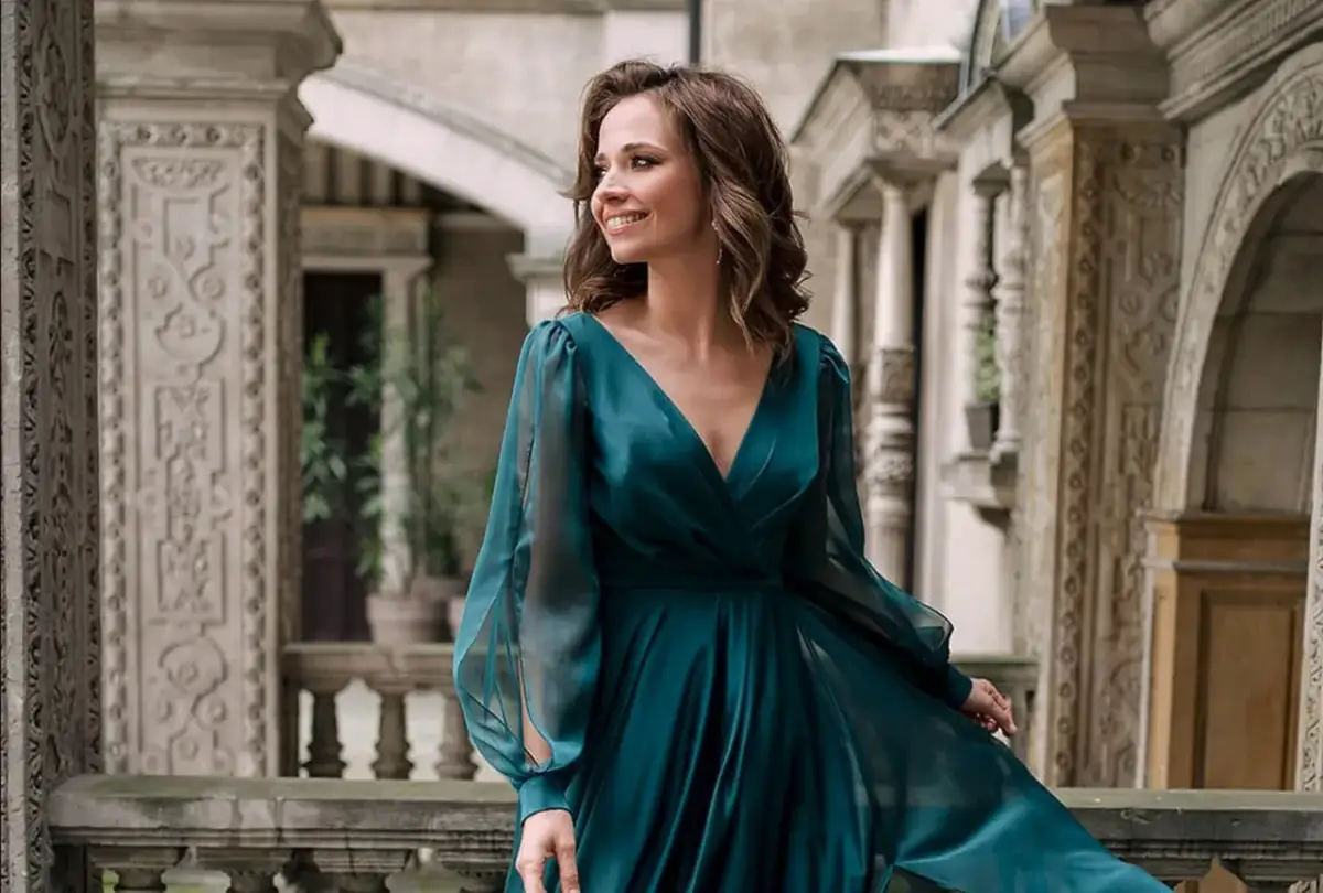 Jaka suknia na wesele syna, aby wyglądać elegancko i czuć się komfortowo?