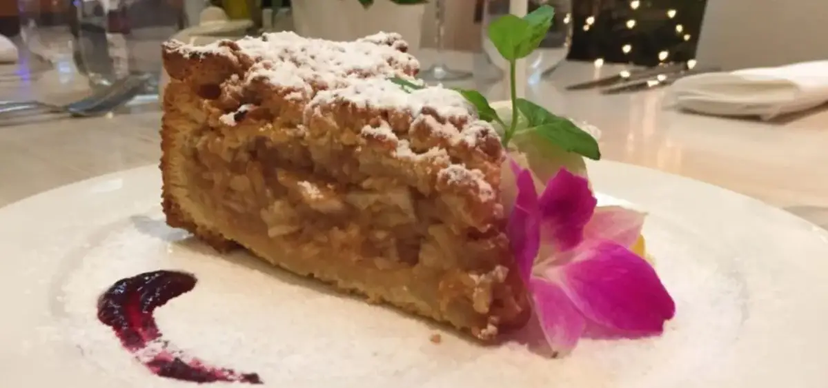 W jakiej temperaturze piec szarlotkę? Sekrety idealnego wypieku!