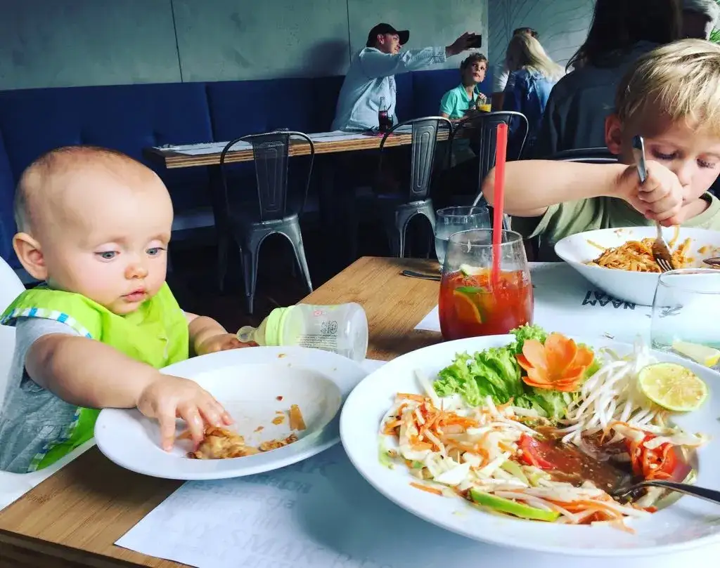 Żoliborz: Gdzie zjeść? Odkryj smaki dzielnicy na każdą okazję!