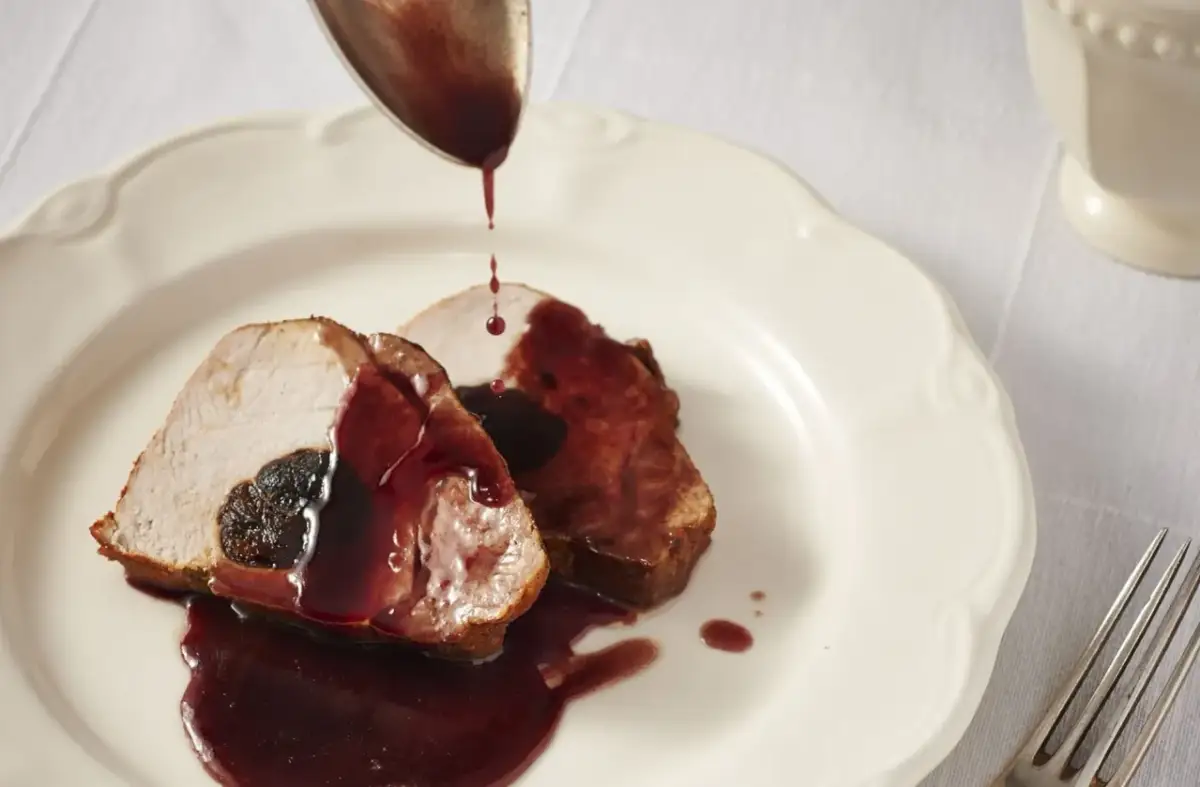 Jakie surówki do schabu ze śliwką, które zaskoczą Twoich gości?